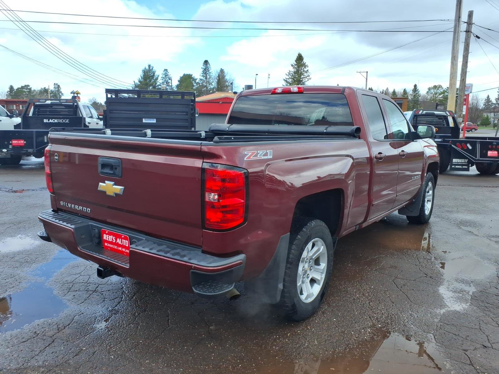 Used 2017 Chevrolet Silverado 1500 LT w/ All Star Edition AWD/4WD image 6