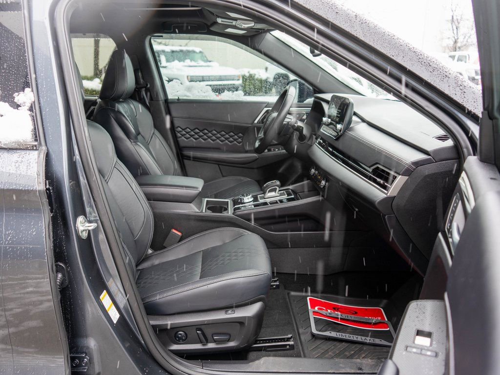 Used 2024 Mitsubishi Outlander 4WD Plug-In Hybrid image 10