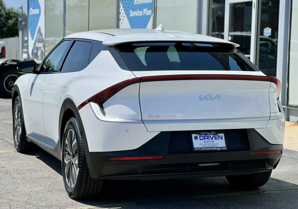 Used 2024 Kia EV6 Light RWD image 3