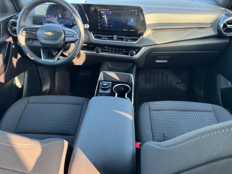 Used 2026 Chevrolet Equinox LT image 11