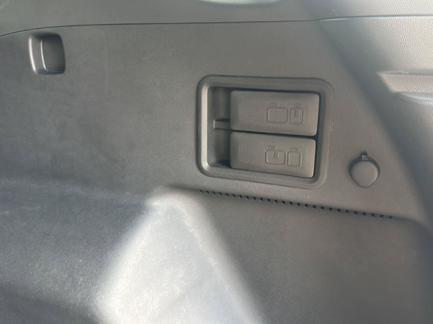 Used 2022 Chevrolet Equinox Premier AWD/4WD image 18