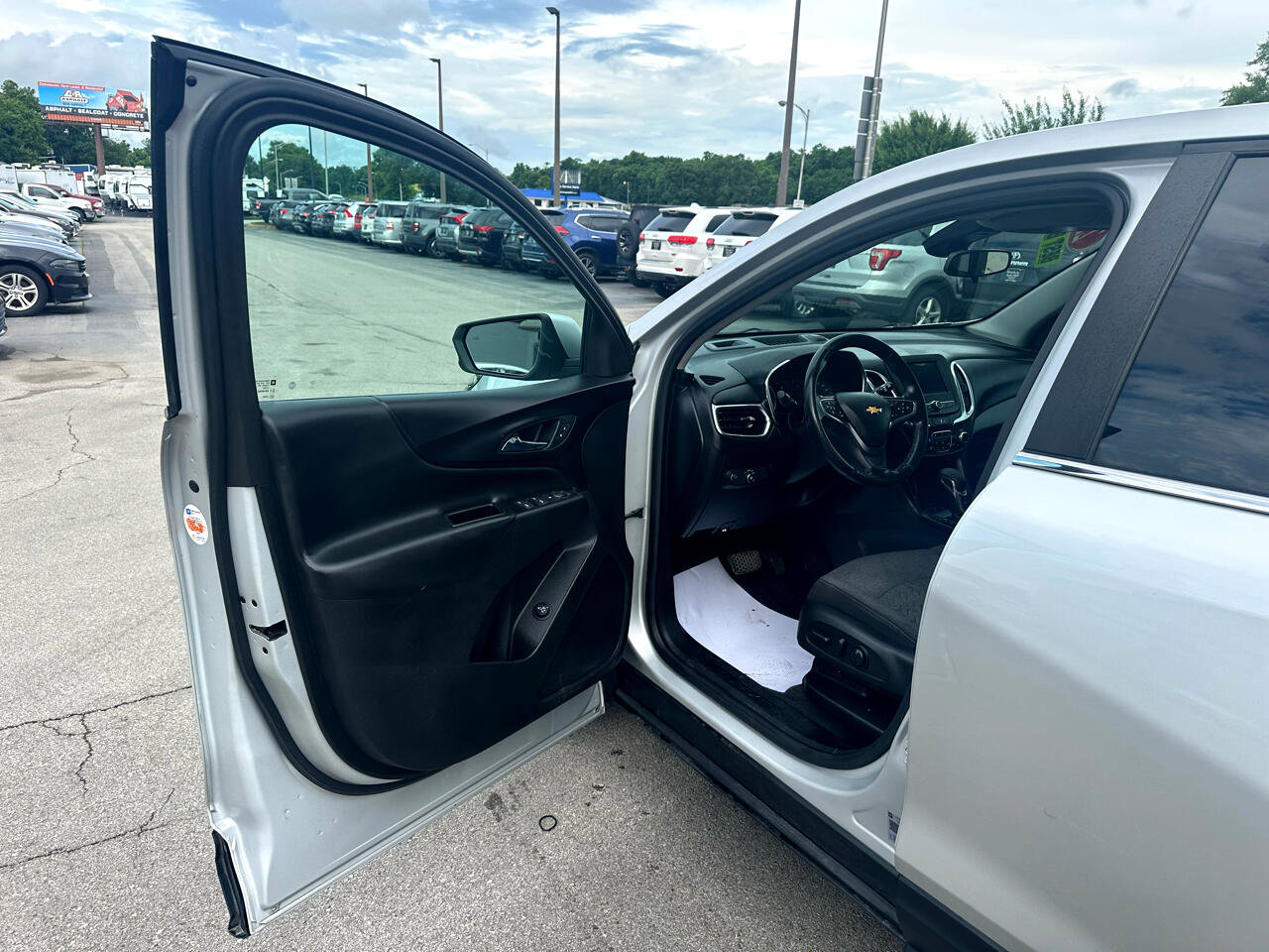 Used 2022 Chevrolet Equinox LT w/ Driver Convenience Package image 15