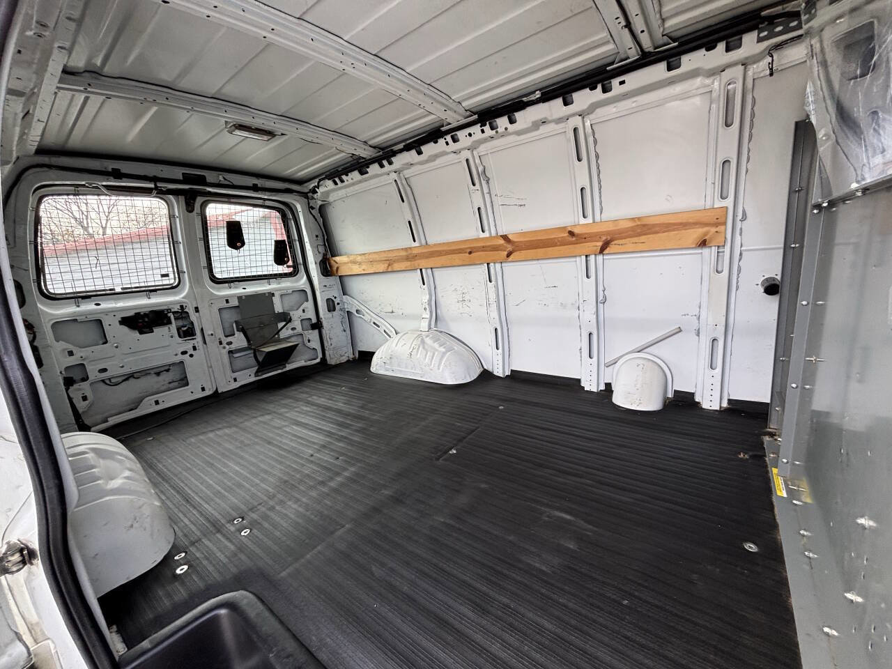 Used 2013 Chevrolet Express 2500 image 12