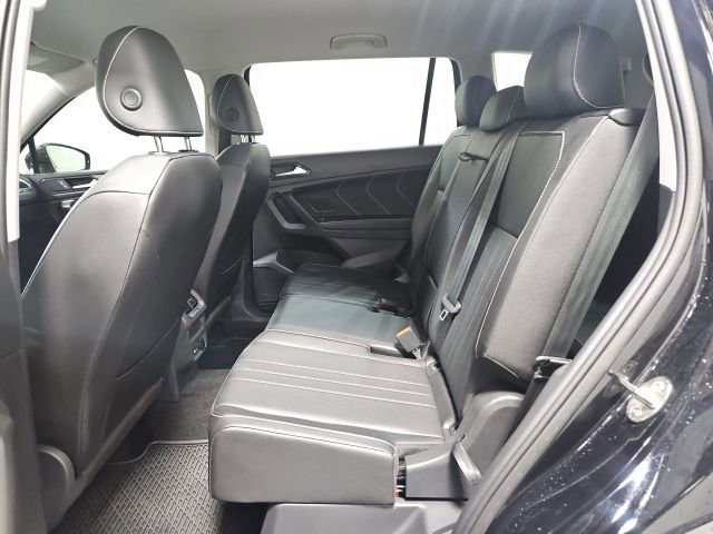 Used 2023 Volkswagen Tiguan SE FWD image 14