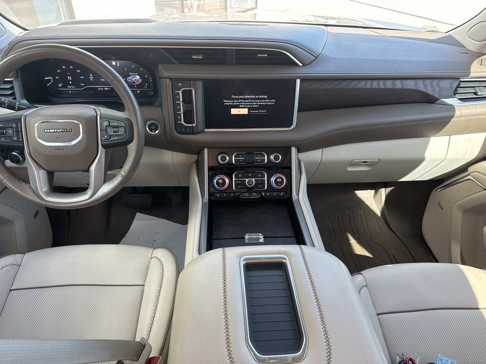 Used 2022 GMC Yukon XL Denali w/ Denali Premium Package image 17