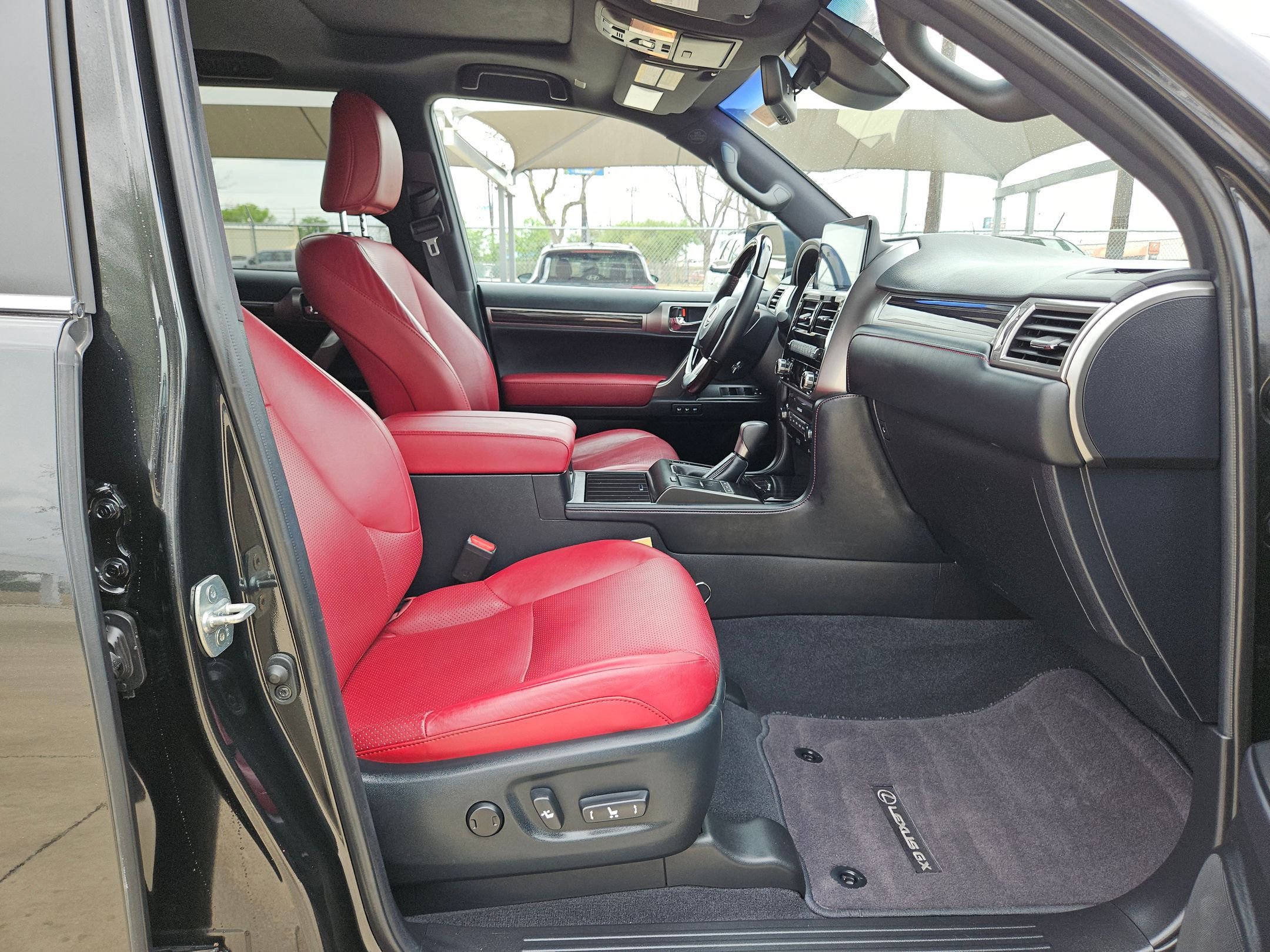 Used 2023 Lexus GX 460 Luxury w/ Sport Design Package image 27