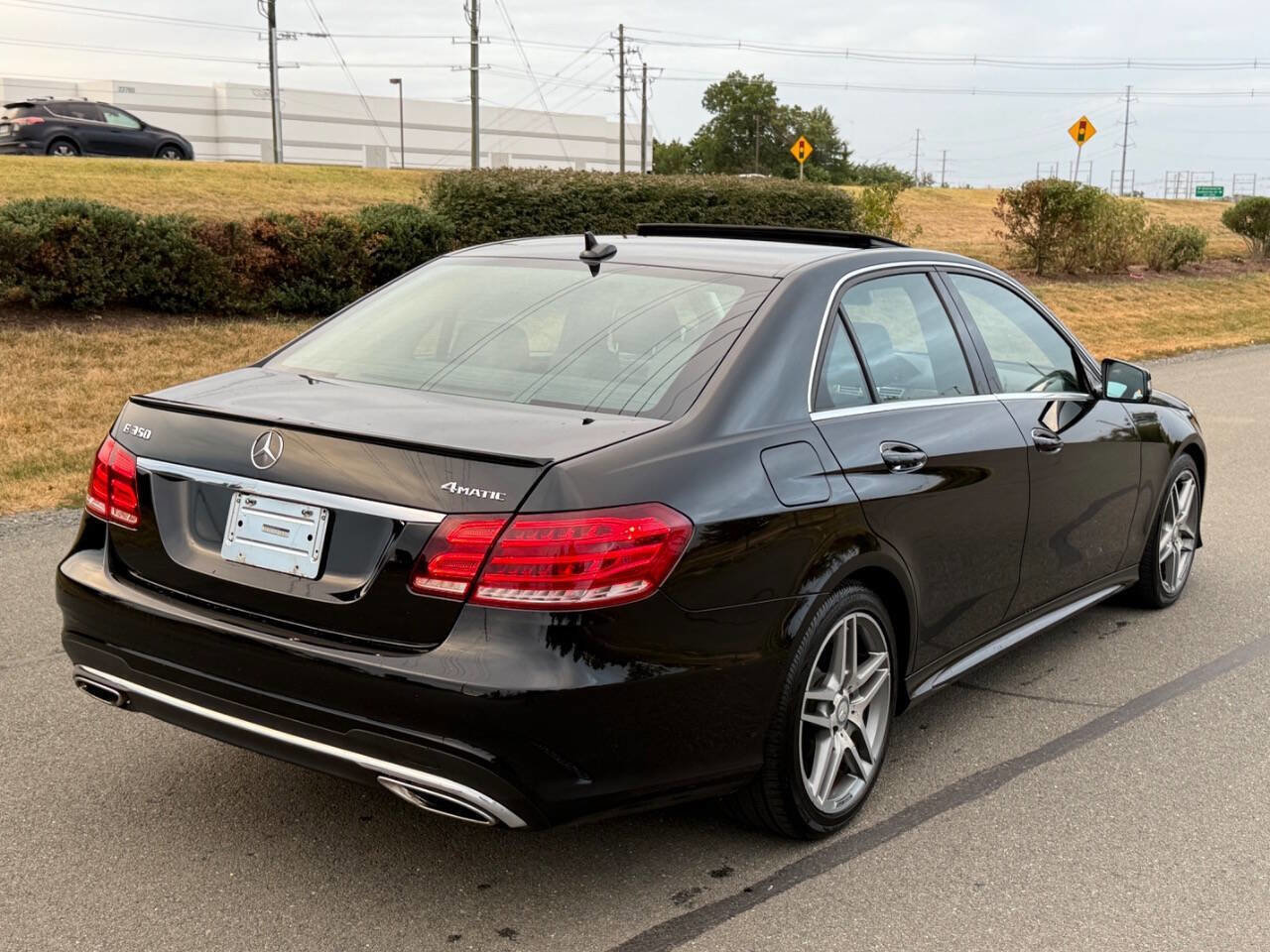 Used 2014 Mercedes-Benz E 350 4MATIC Sedan image 3