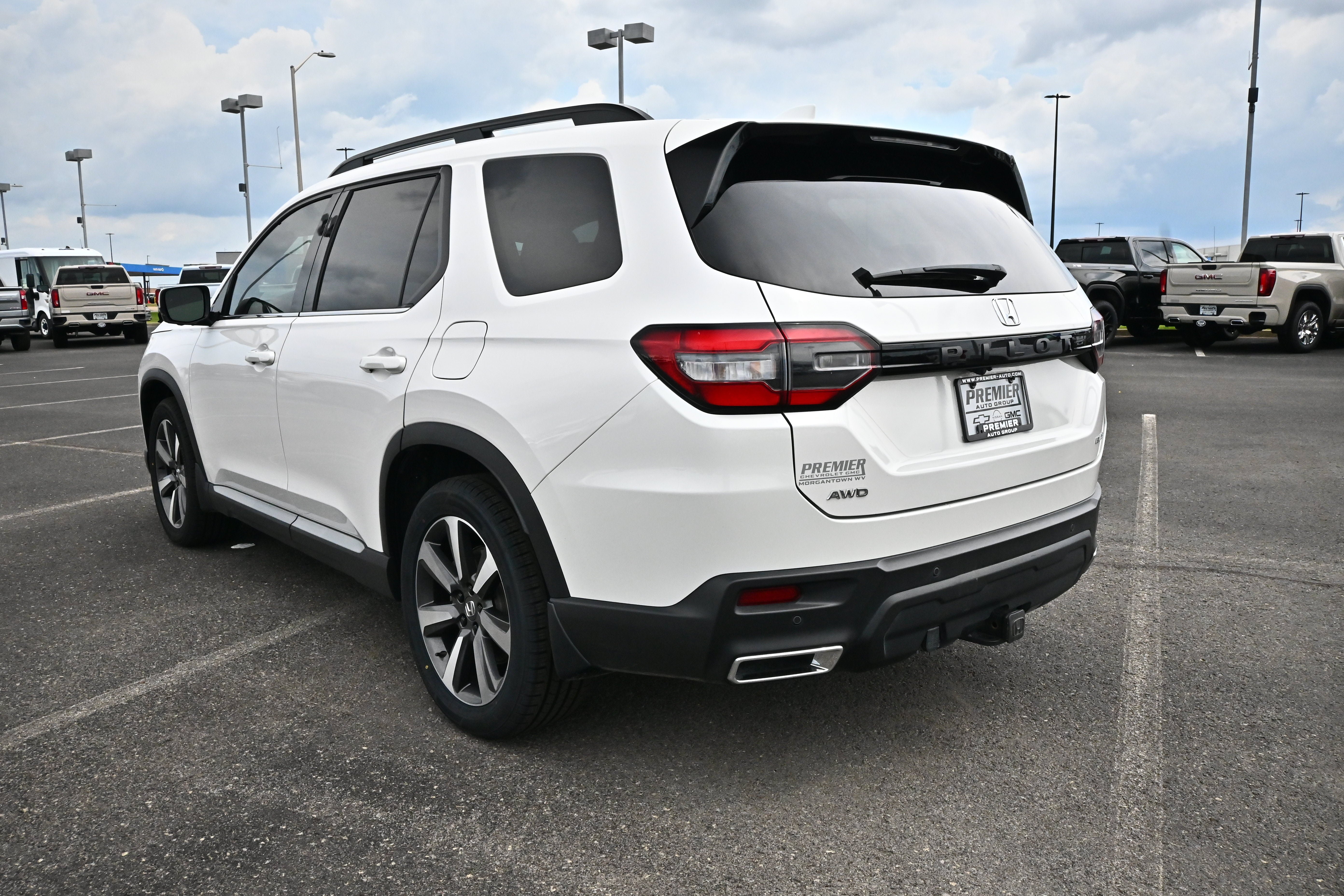 Used 2025 Honda Pilot Elite image 6
