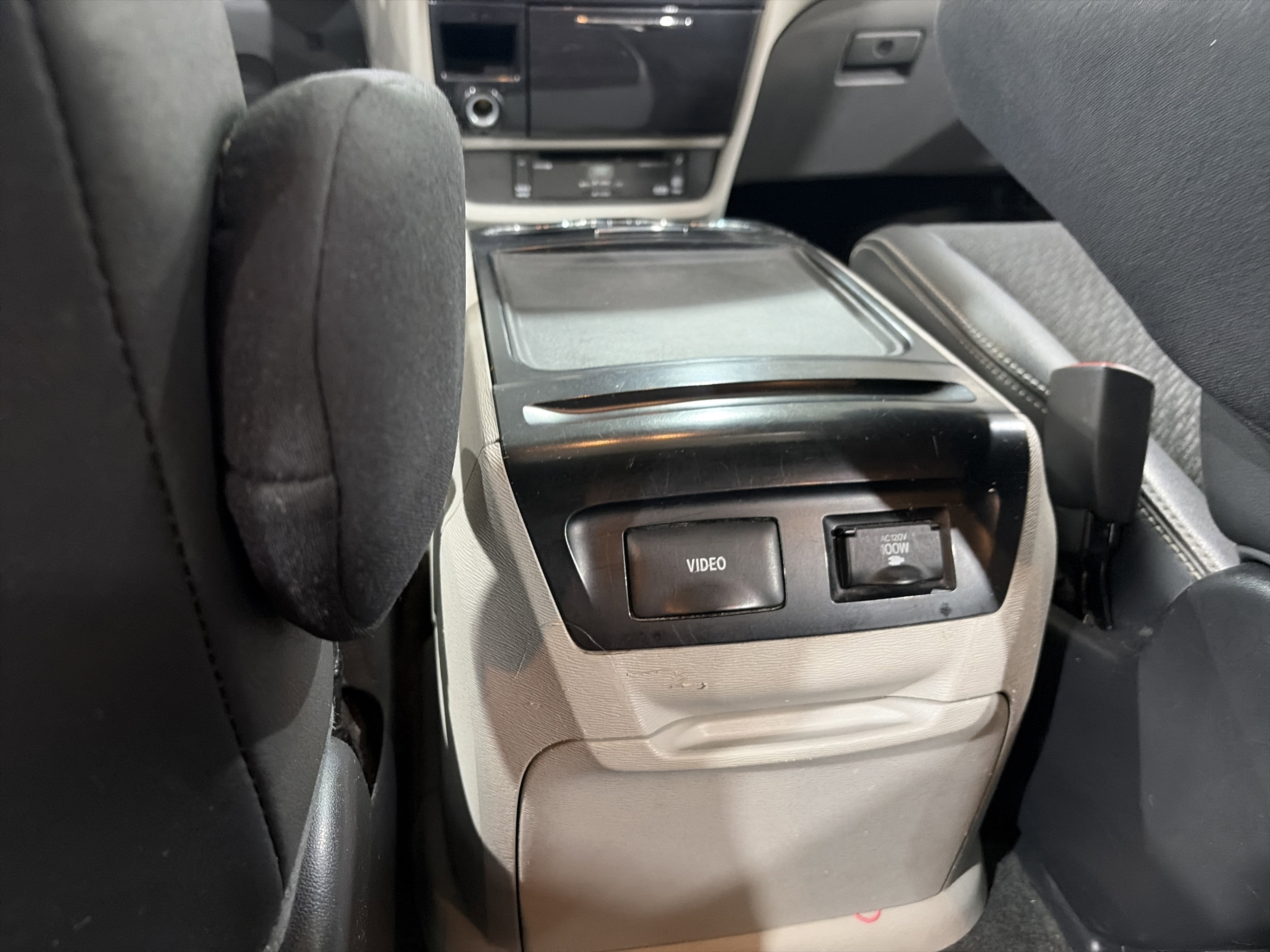 Used 2013 Toyota Sienna SE w/ Premium Pkg w/Entune FWD image 24