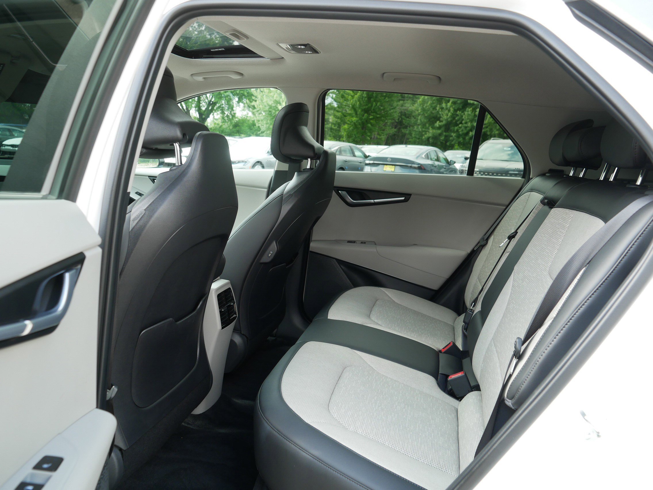 Certified 2024 Kia Niro Wave w/ Wave Preserve Package FWD image 35