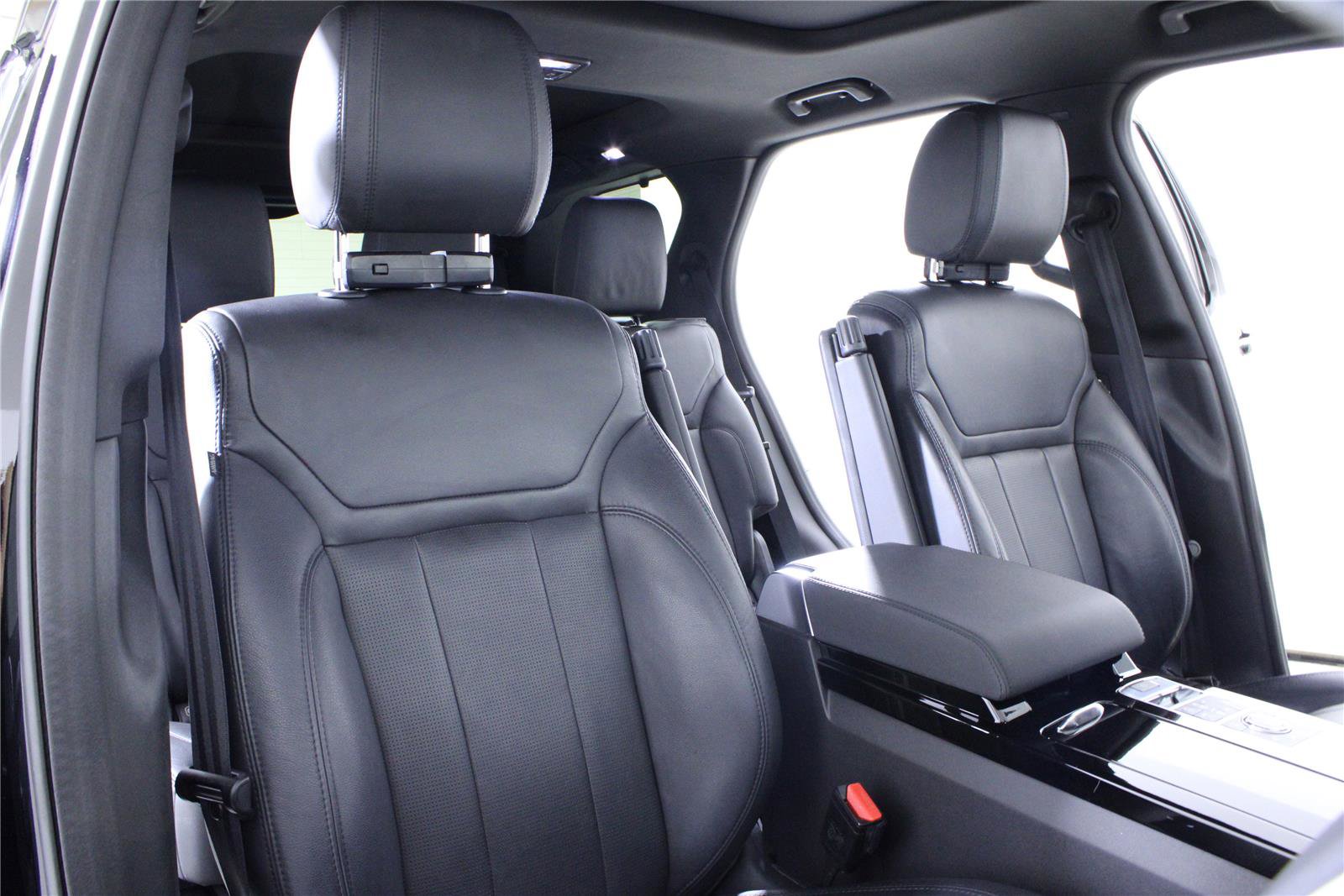 Used 2018 Land Rover Discovery HSE AWD/4WD image 18