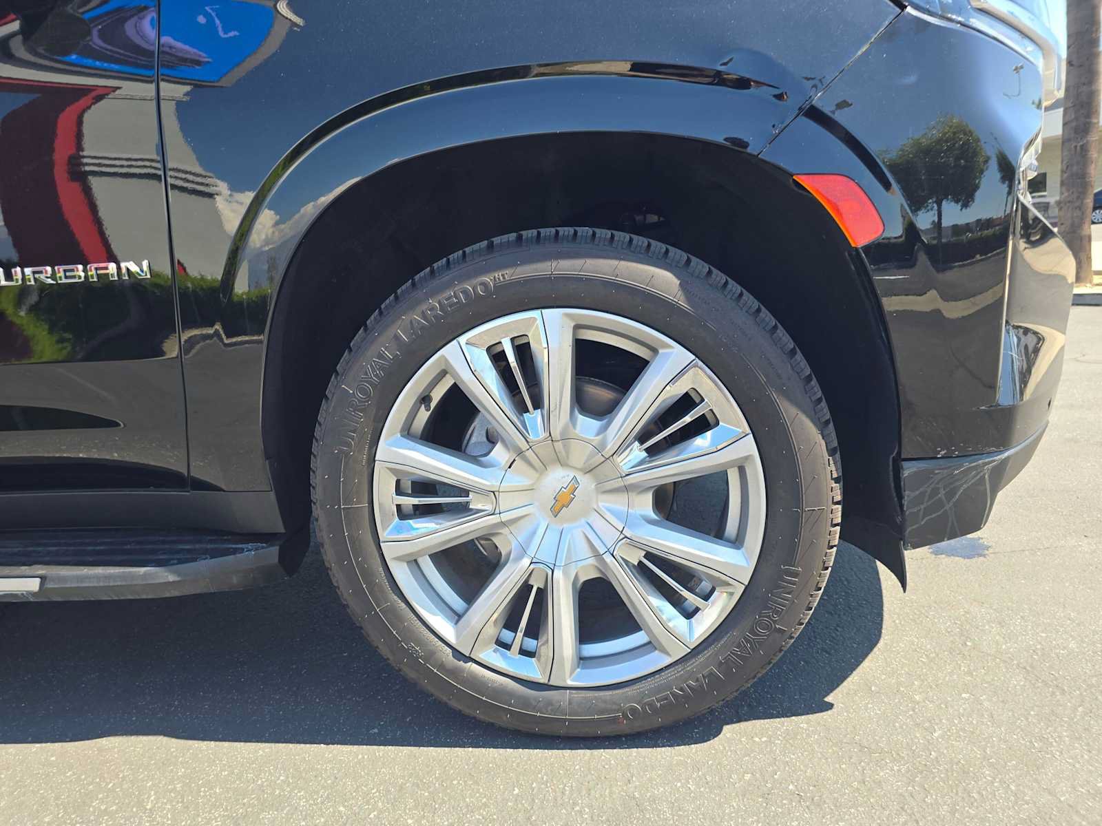Used 2023 Chevrolet Suburban High Country w/ Max Trailering Package RWD image 9