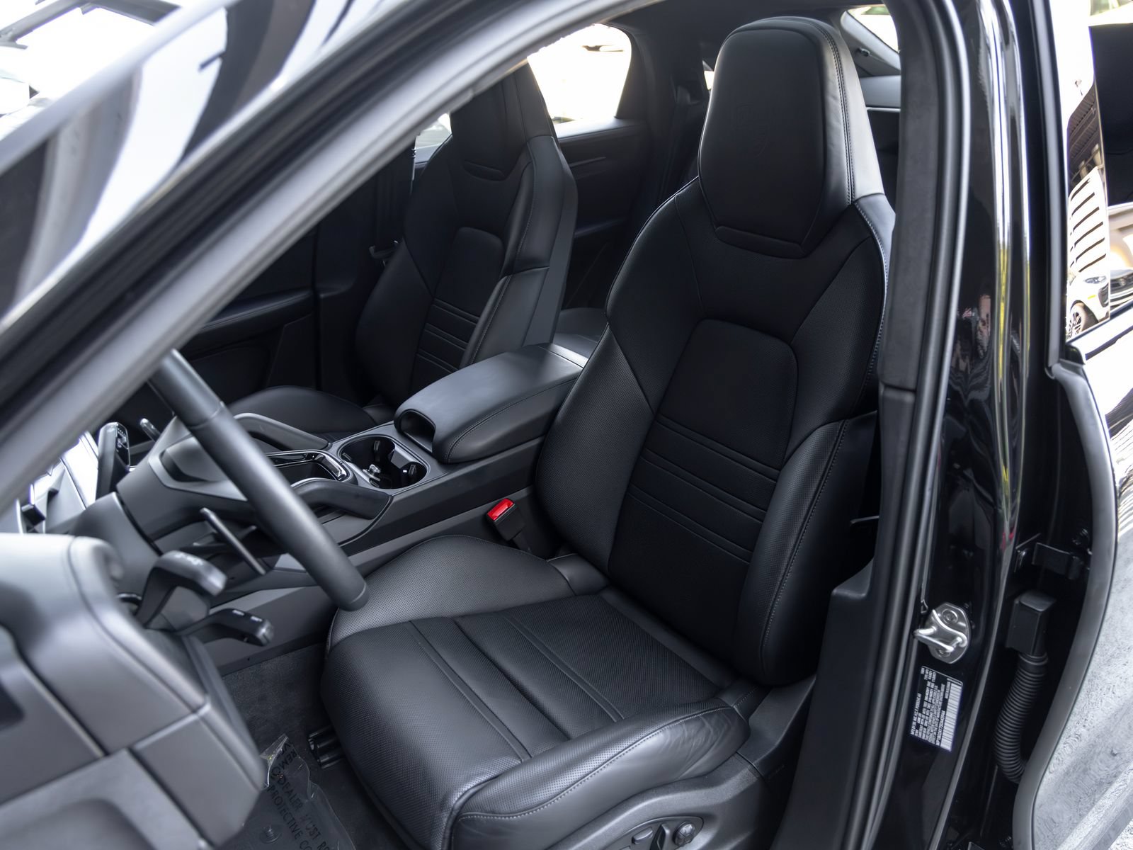 Certified 2025 Porsche Cayenne GTS AWD/4WD image 5