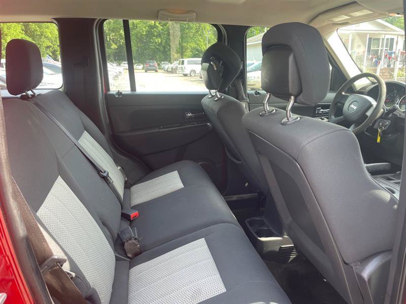 Used 2010 Jeep Liberty Sport AWD/4WD image 13