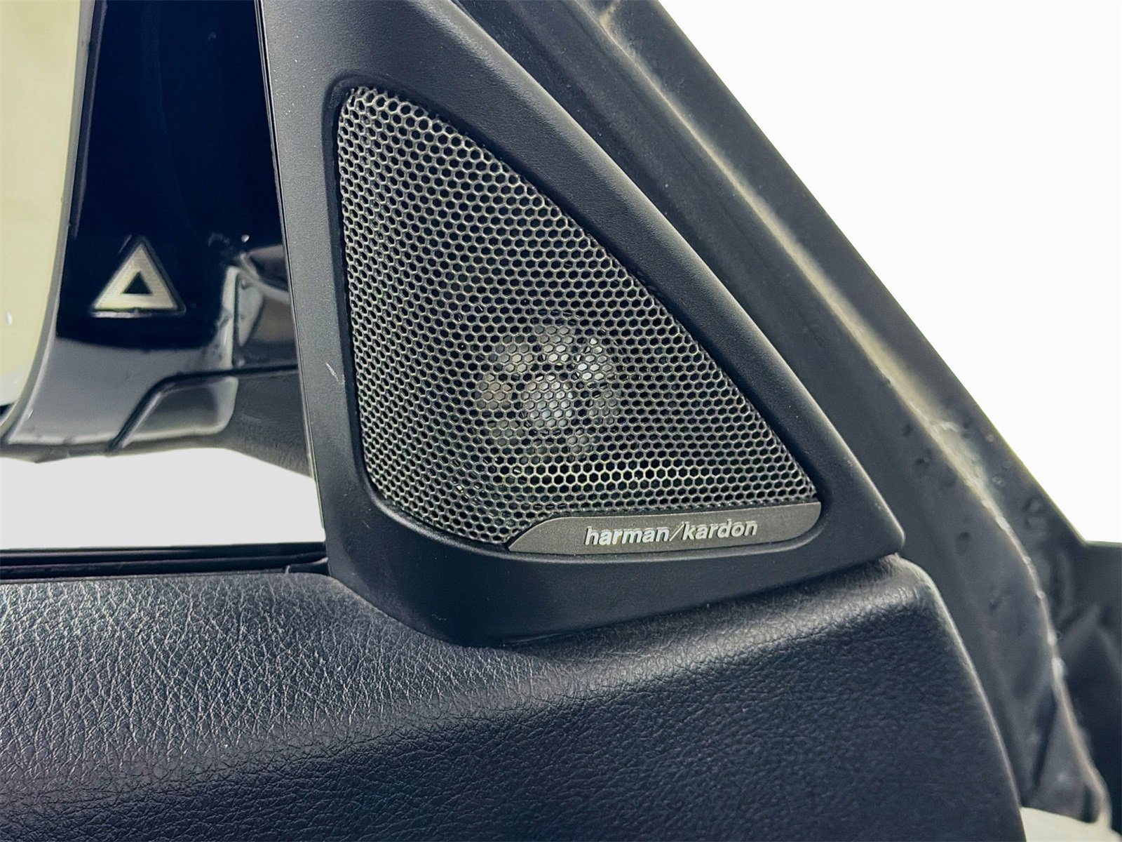 Used 2020 BMW M4 Convertible image 22