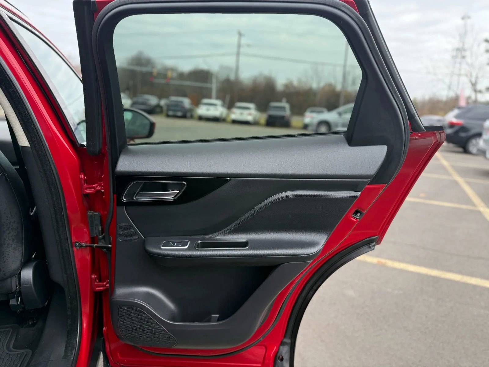 Used 2019 Jaguar F-PACE Premium image 17