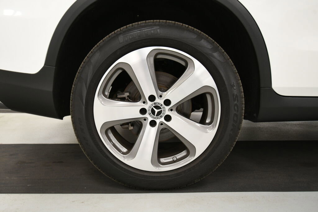 Used 2019 Mercedes-Benz GLC 300 4MATIC image 10