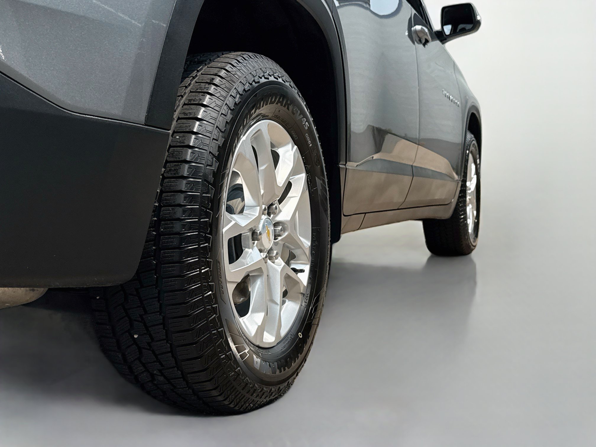 Used 2021 Chevrolet Traverse LT w/ LPO, Floor Liner Package AWD/4WD image 9