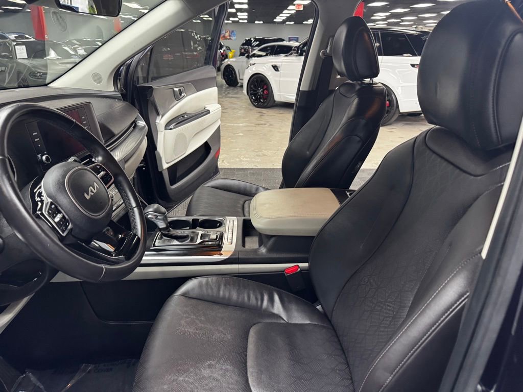 Used 2024 Kia Carnival LX FWD image 34