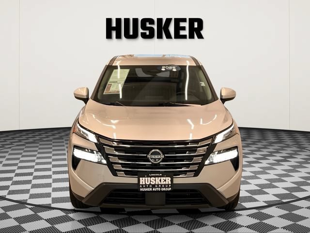 Used 2025 Nissan Rogue SV AWD/4WD image 3