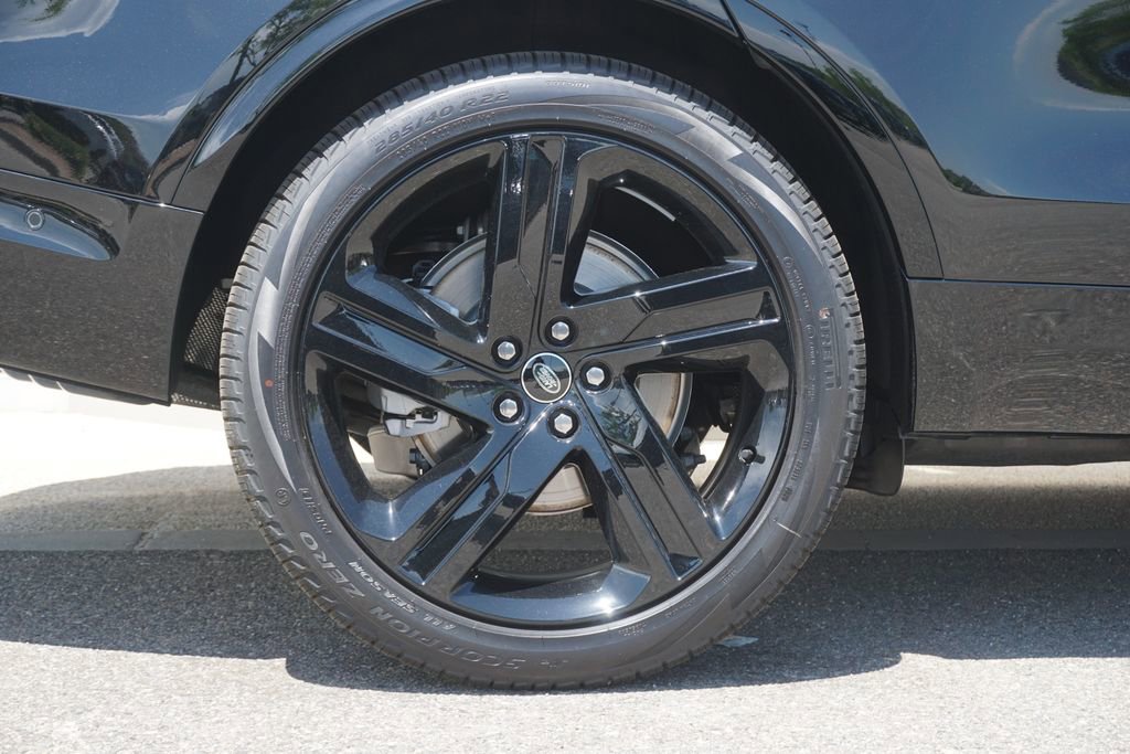 New 2025 Land Rover Discovery Dynamic SE image 32