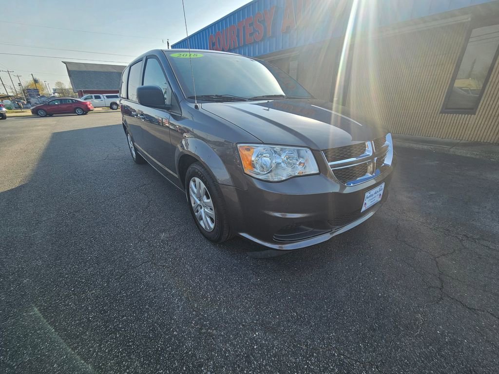 Used 2018 Dodge Grand Caravan SE w/ UConnect Hands-Free Group image 6