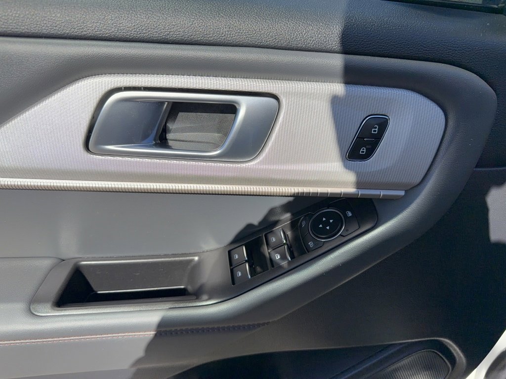 Certified 2025 Ford Explorer Active w/ Active Comfort Package image 9