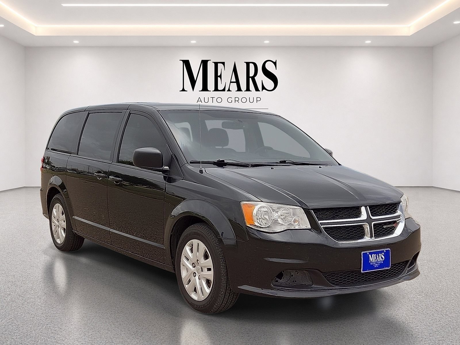 Used 2018 Dodge Grand Caravan SE w/ UConnect Hands-Free Group FWD image 4