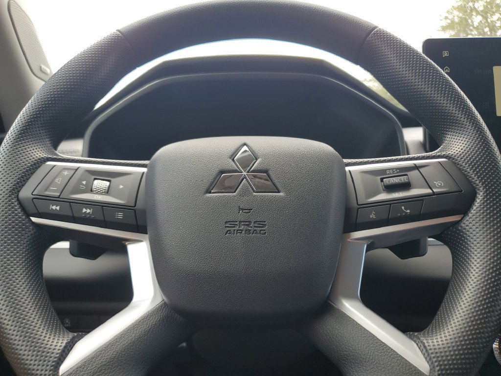 New 2026 Mitsubishi Outlander ES FWD image 22