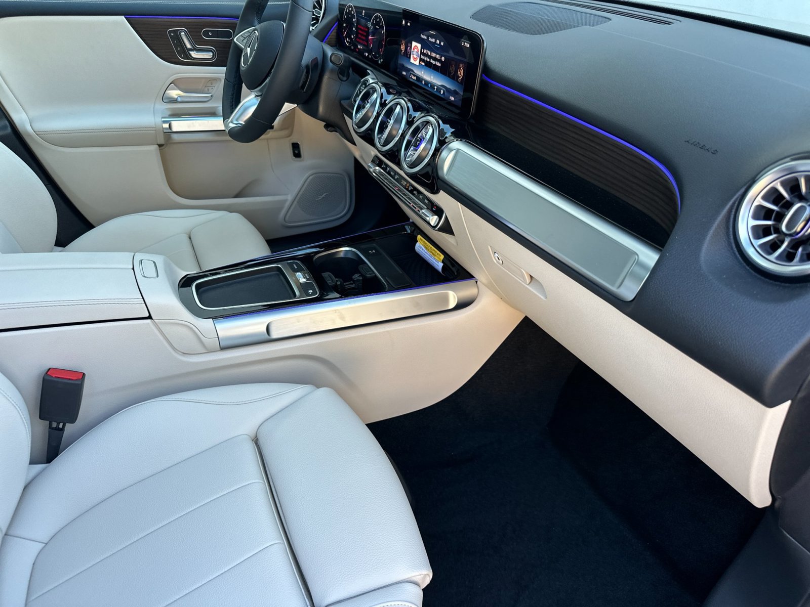New 2026 Mercedes-Benz GLB 250 4MATIC image 16