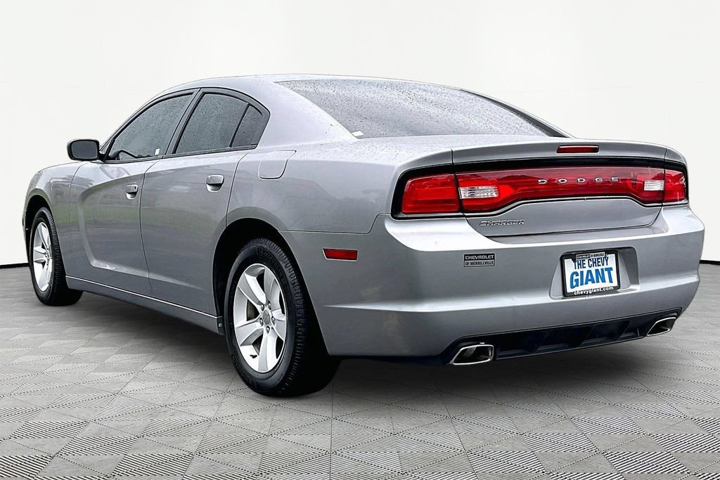 Used 2014 Dodge Charger SE RWD image 4