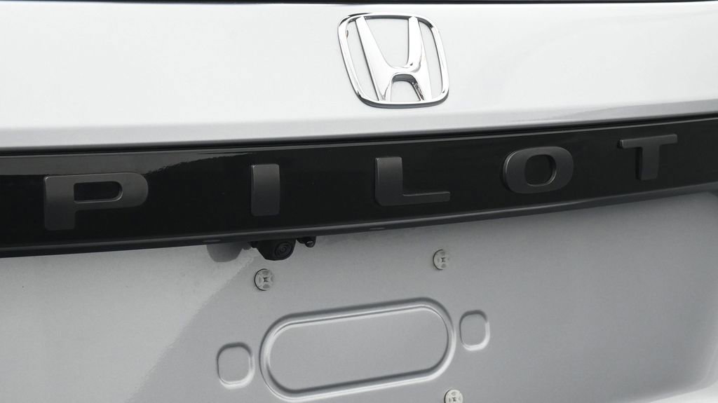 Used 2025 Honda Pilot Touring image 21