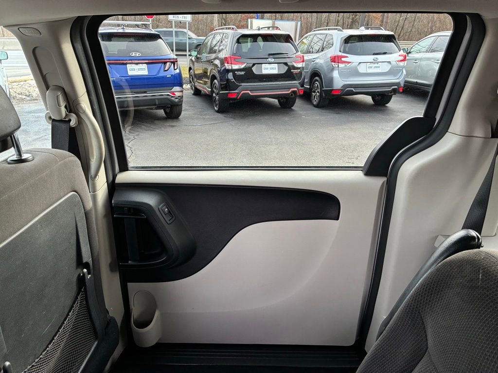 Used 2017 Dodge Grand Caravan SE w/ Power Window Group image 40