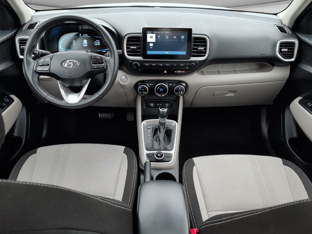 Used 2025 Hyundai Venue SEL FWD image 18
