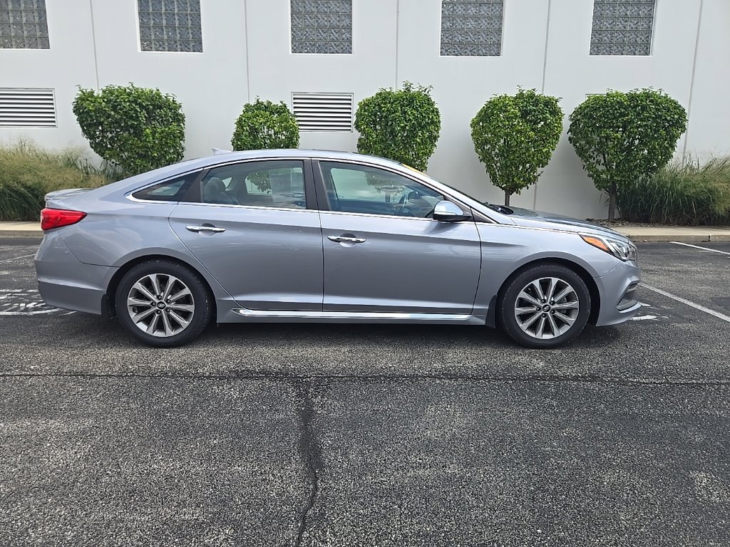Used 2017 Hyundai Sonata Limited w/ Cargo Package FWD image 9