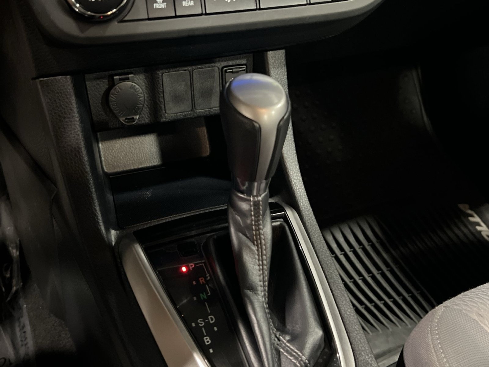 Used 2014 Toyota Corolla LE FWD image 21