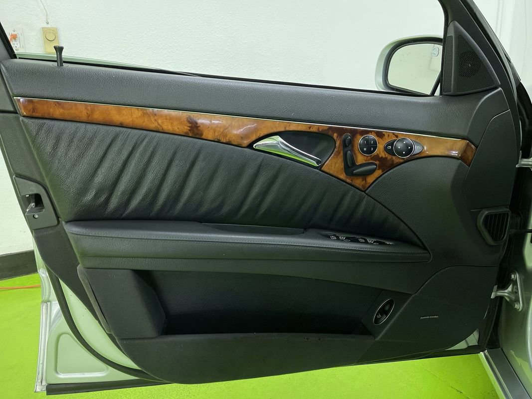 Used 2006 Mercedes-Benz E 500 4MATIC Sedan image 16