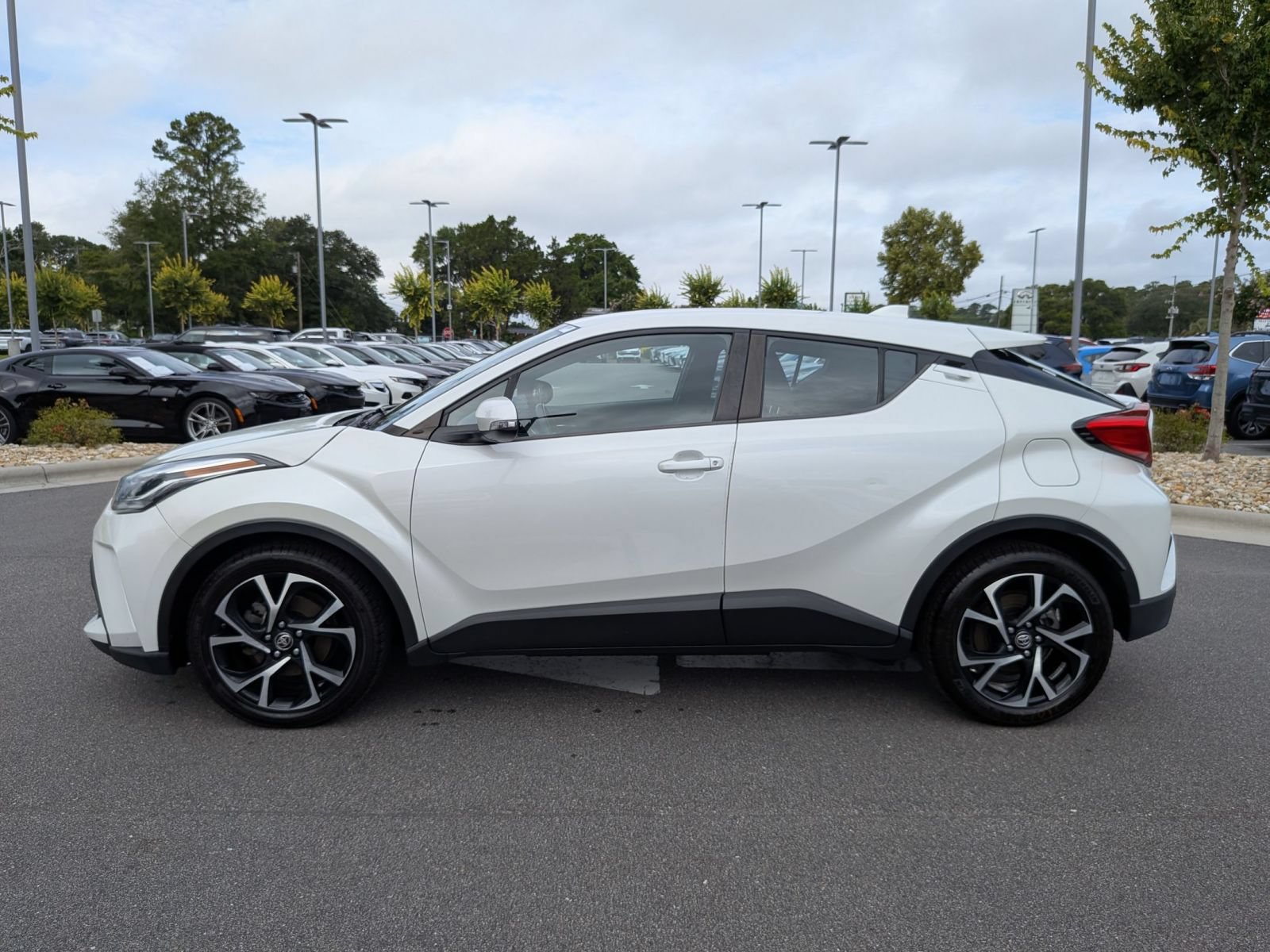 Used 2020 Toyota C-HR XLE FWD image 6