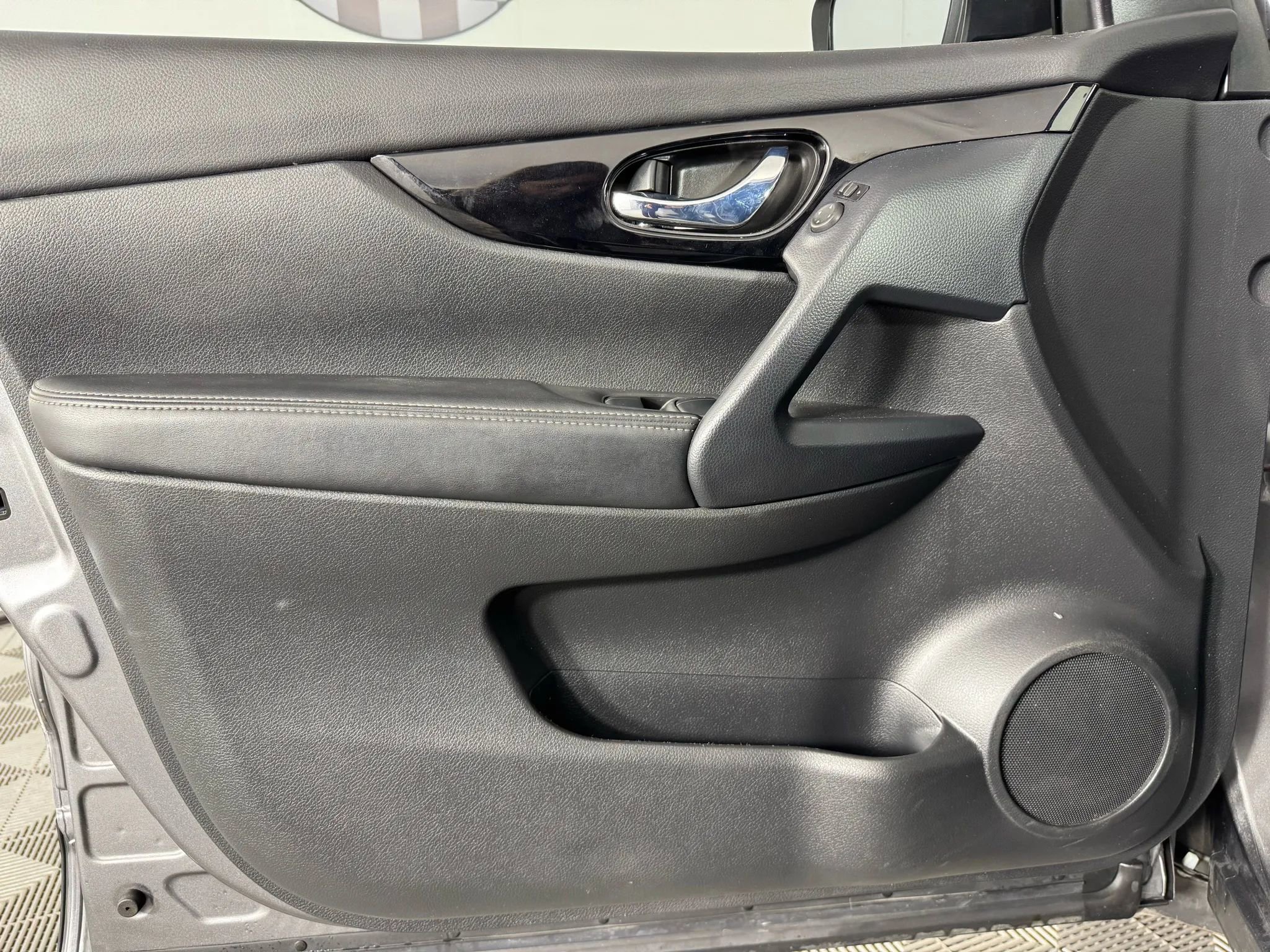 Used 2021 Nissan Rogue Sport SV image 37