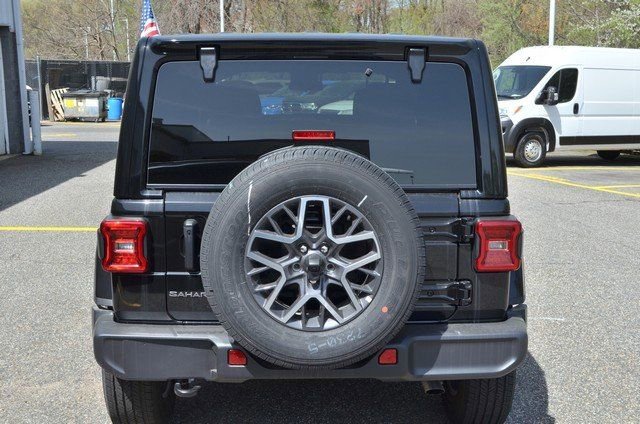 New 2025 Jeep Wrangler Sahara image 7