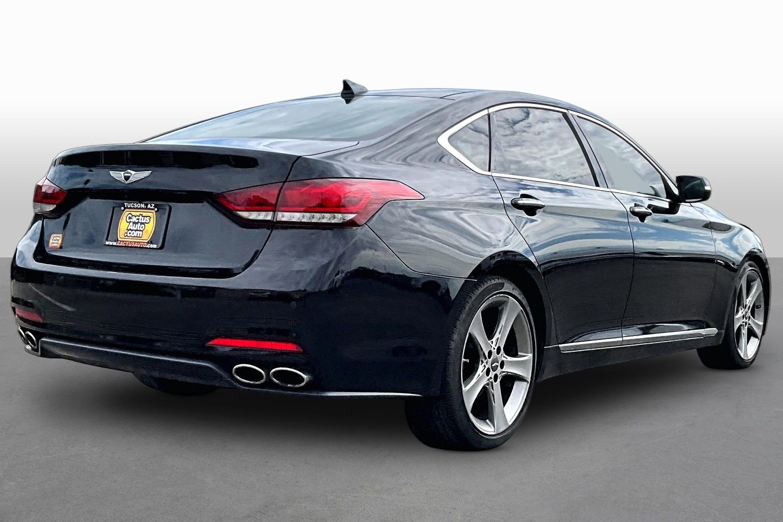 Used 2015 Hyundai Genesis 5.0 w/ Option Group 05 RWD image 2