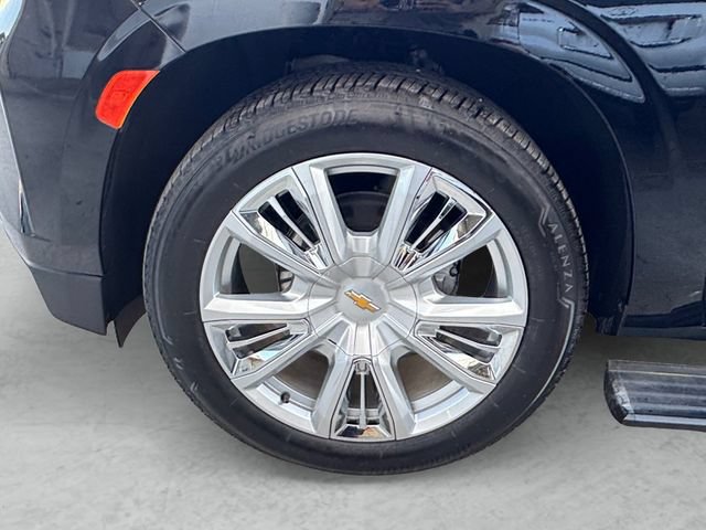 Used 2024 Chevrolet Suburban High Country AWD/4WD image 23