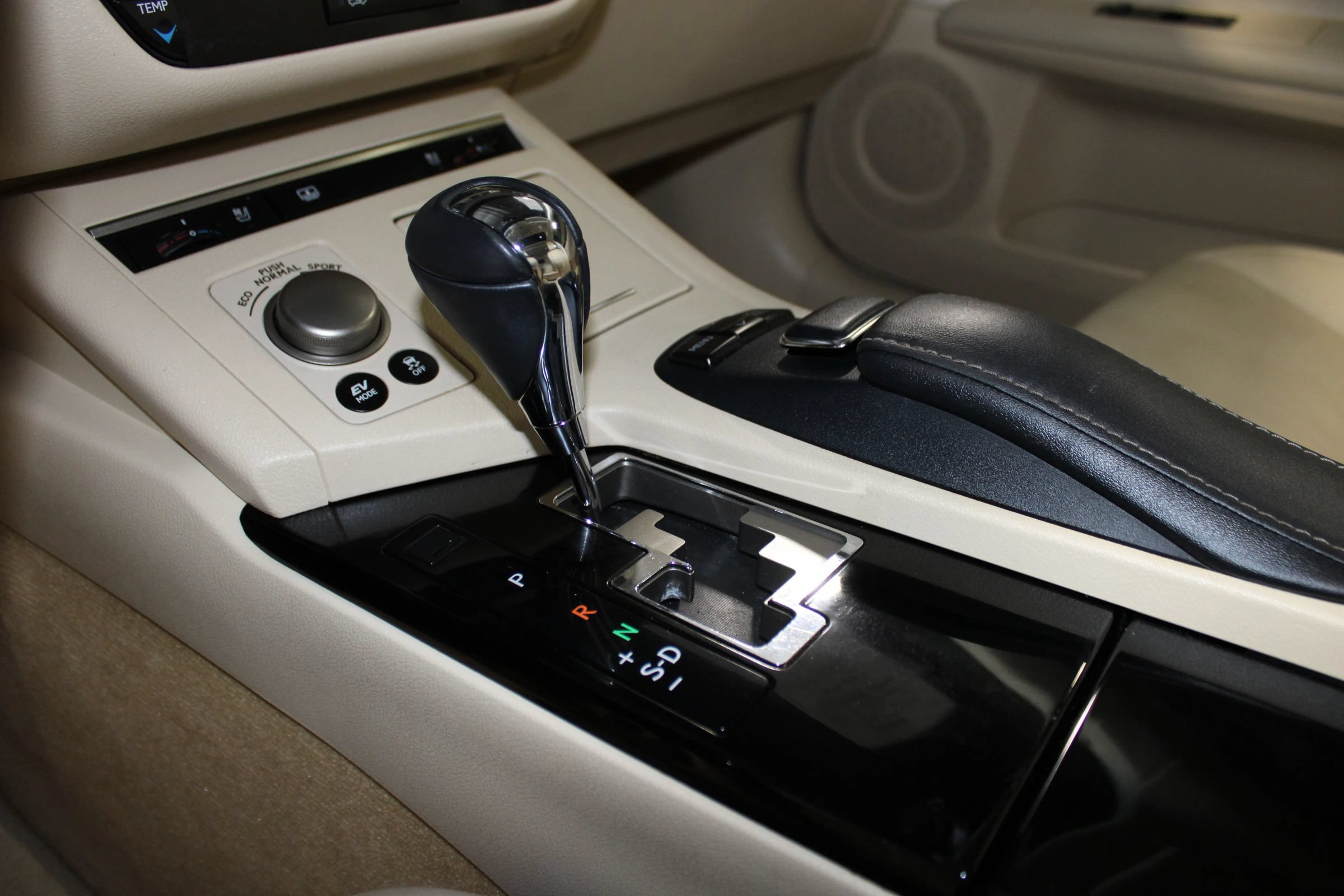 Used 2013 Lexus ES 300h w/ Luxury Pkg FWD image 22