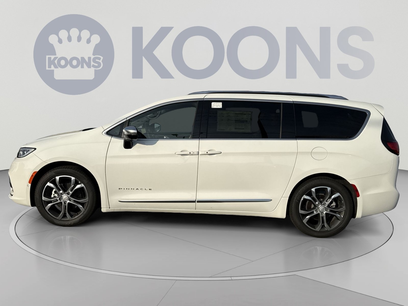 Used 2026 Chrysler Pacifica Pinnacle FWD image 2