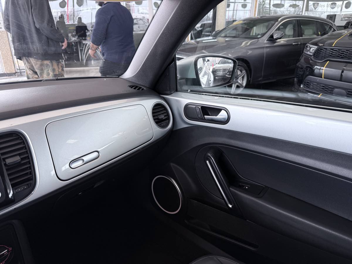 Used 2015 Volkswagen Beetle 1.8T FWD image 38
