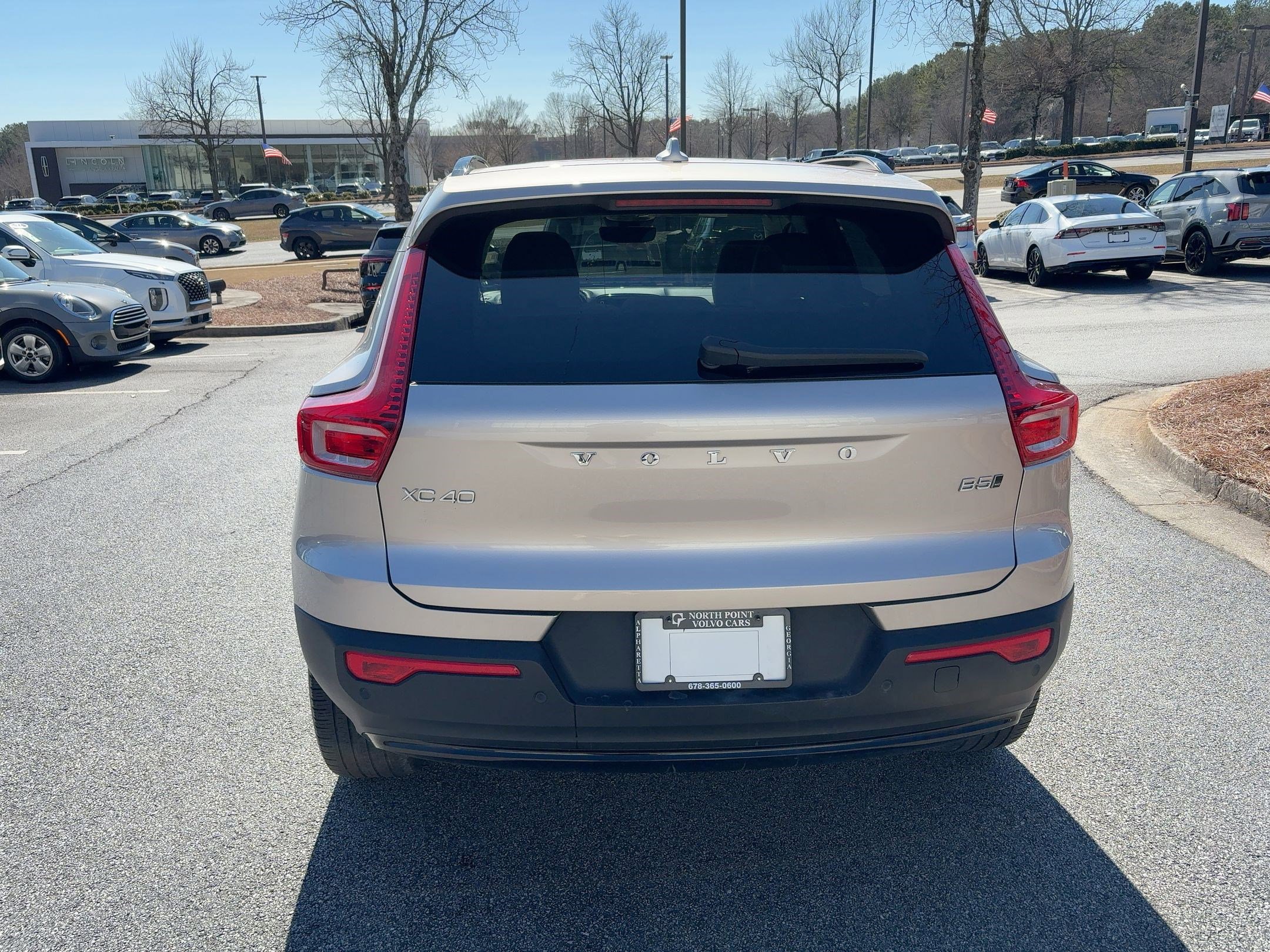 Used 2023 Volvo XC40 B5 Plus w/ Climate Package image 10