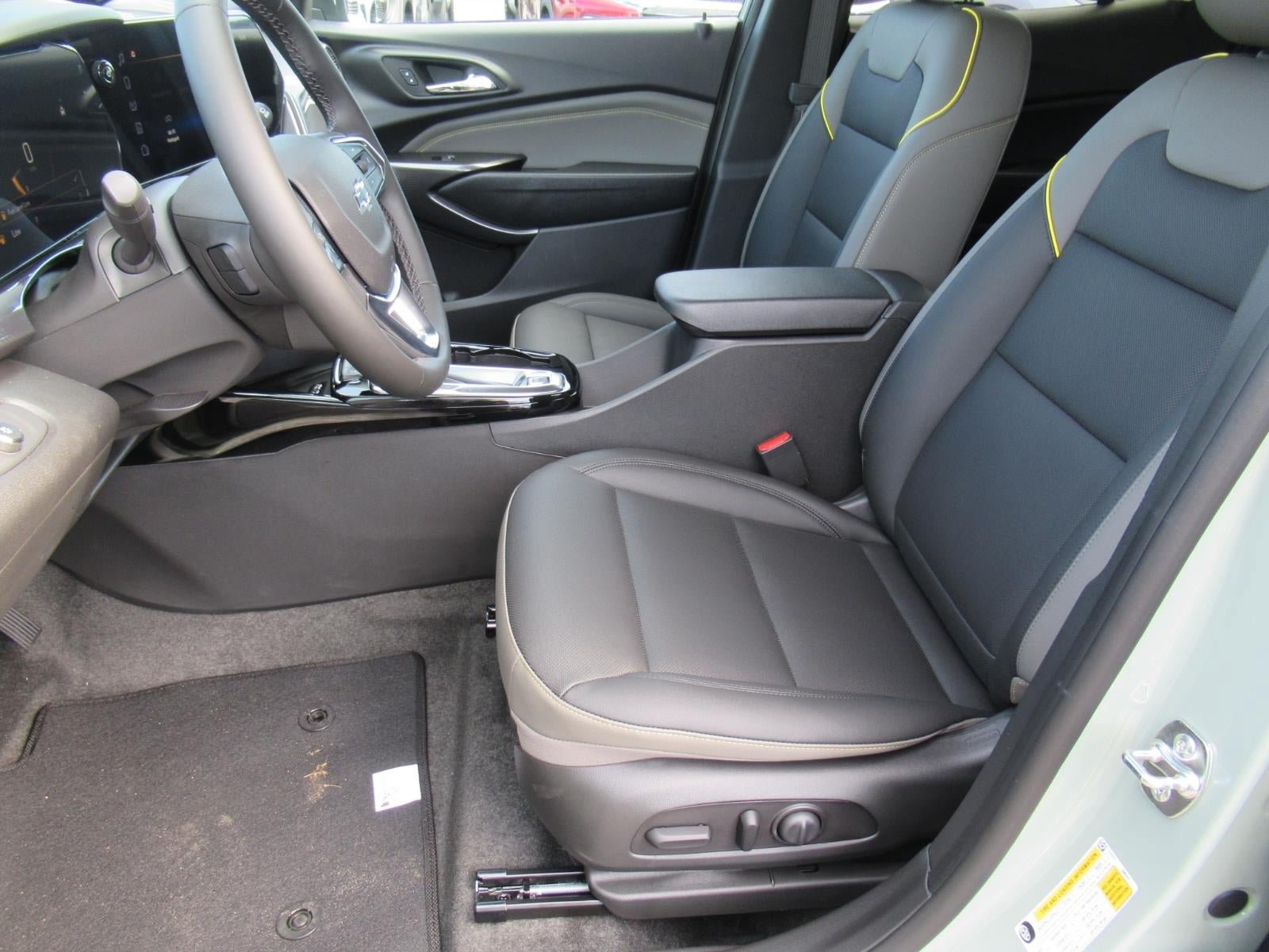 New 2026 Chevrolet Trax ACTIV w/ Sunroof Package FWD image 16