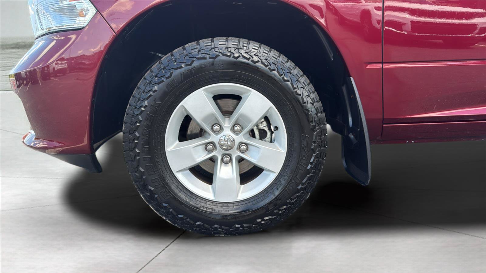 Certified 2017 RAM 1500 Express AWD/4WD image 30
