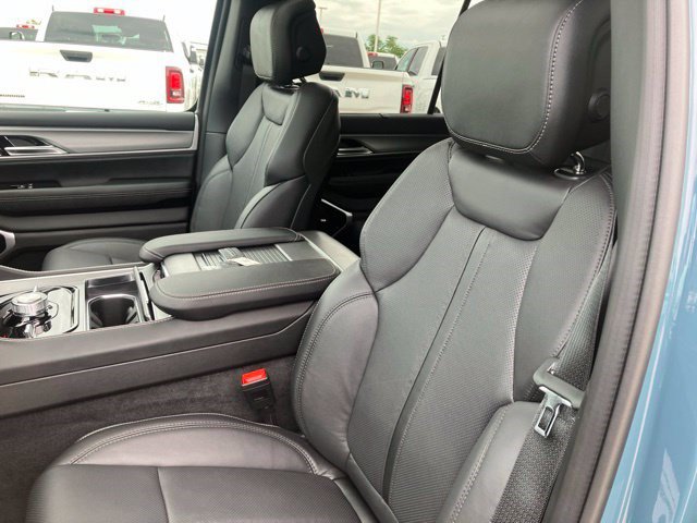 New 2026 Jeep Grand Wagoneer Limited AWD/4WD image 14