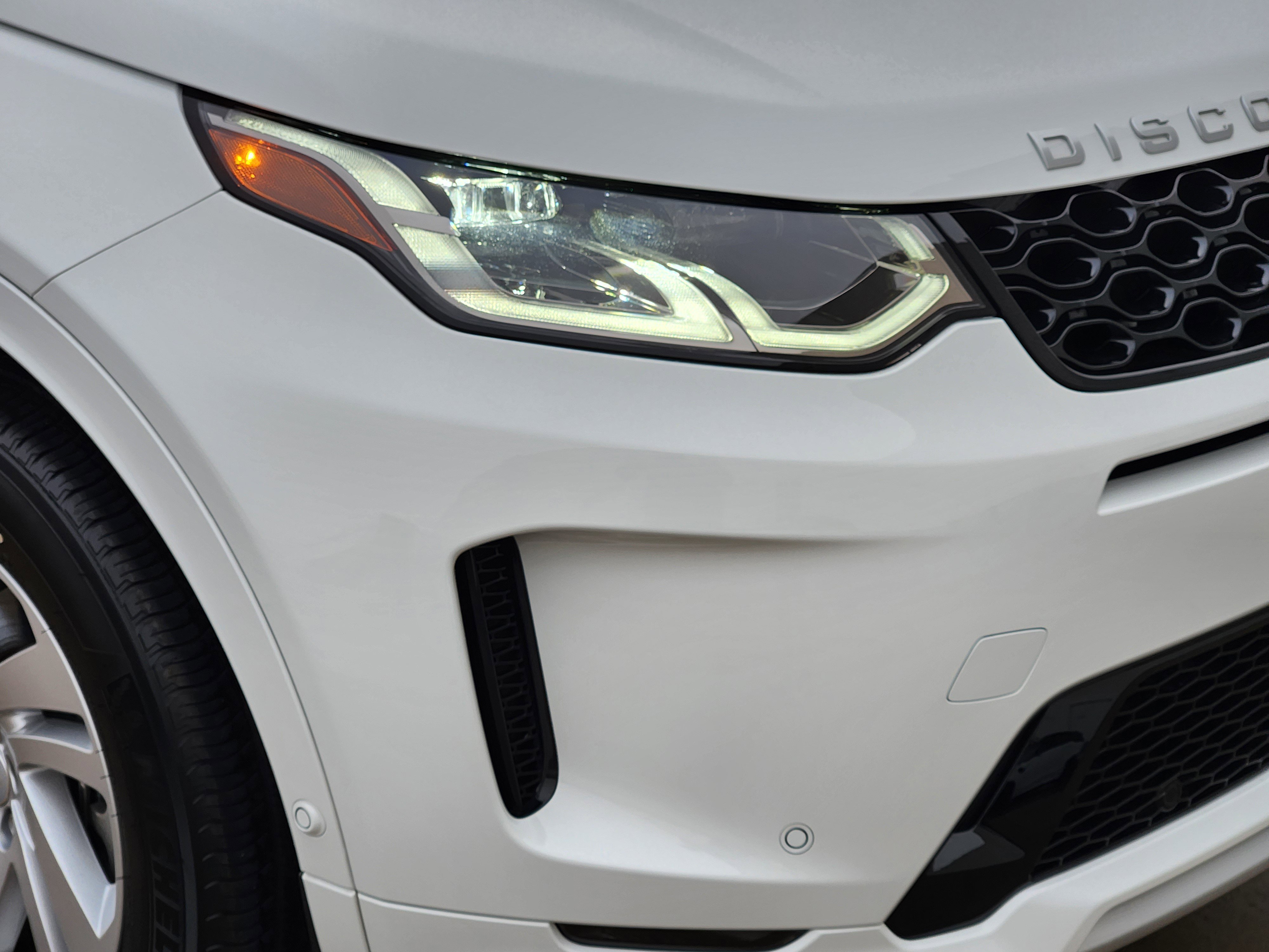 New 2025 Land Rover Discovery Sport S image 8